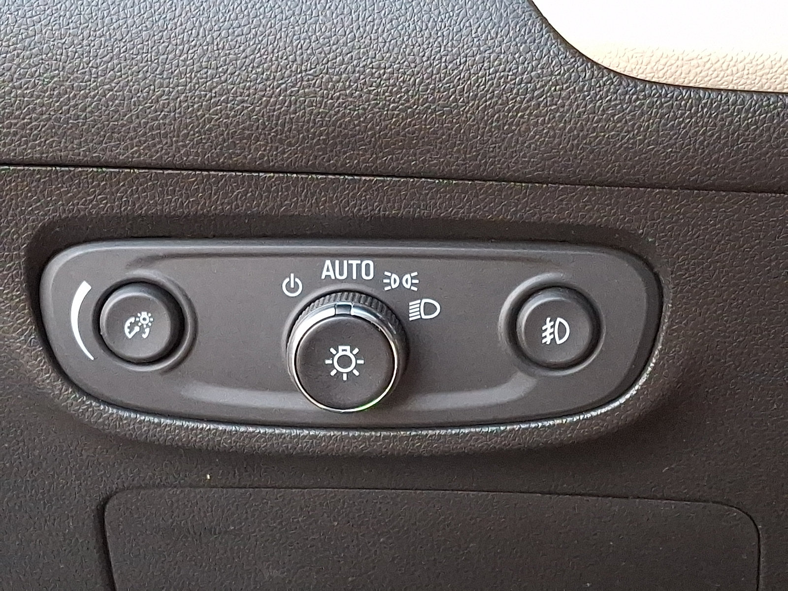 Certified 2020 Buick Encore GX Preferred FWD image 26