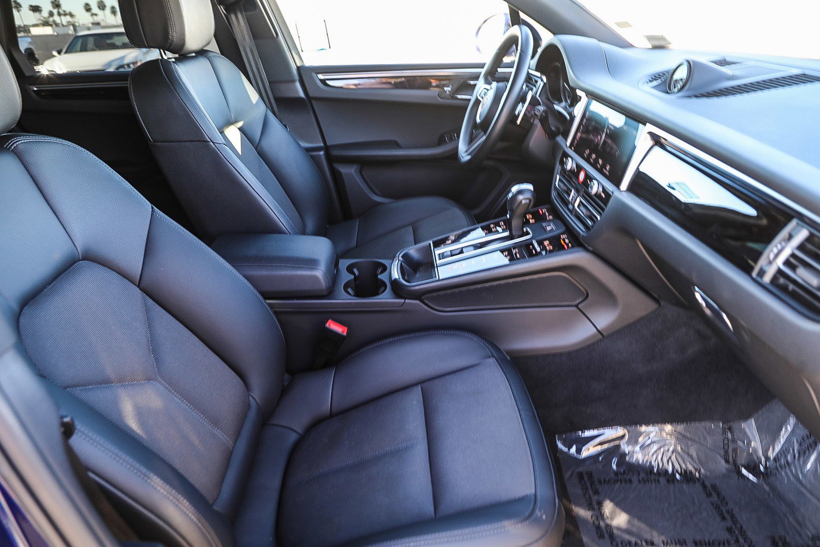 Used 2023 Porsche Macan Base image 16