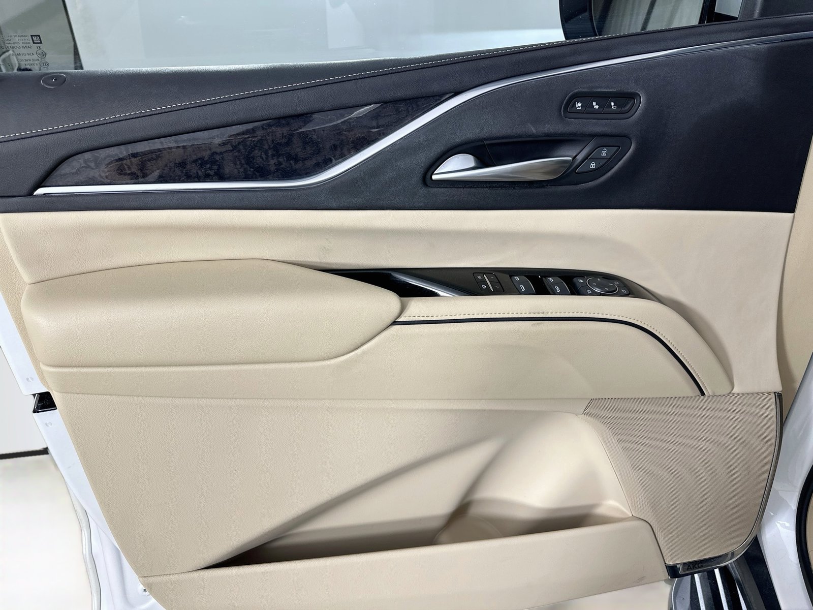 Used 2023 Cadillac Escalade Premium Luxury RWD image 16