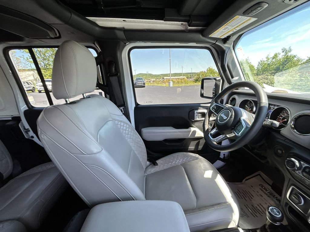 Used 2023 Jeep Wrangler Unlimited Sahara AWD/4WD image 10