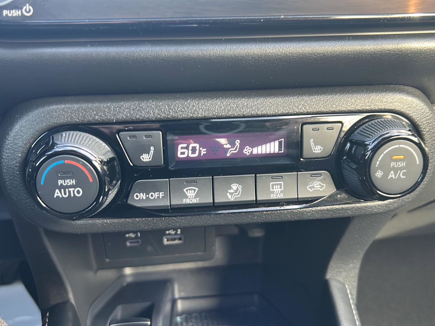 Used 2024 Nissan Kicks SR w/ SR Premium Package image 19