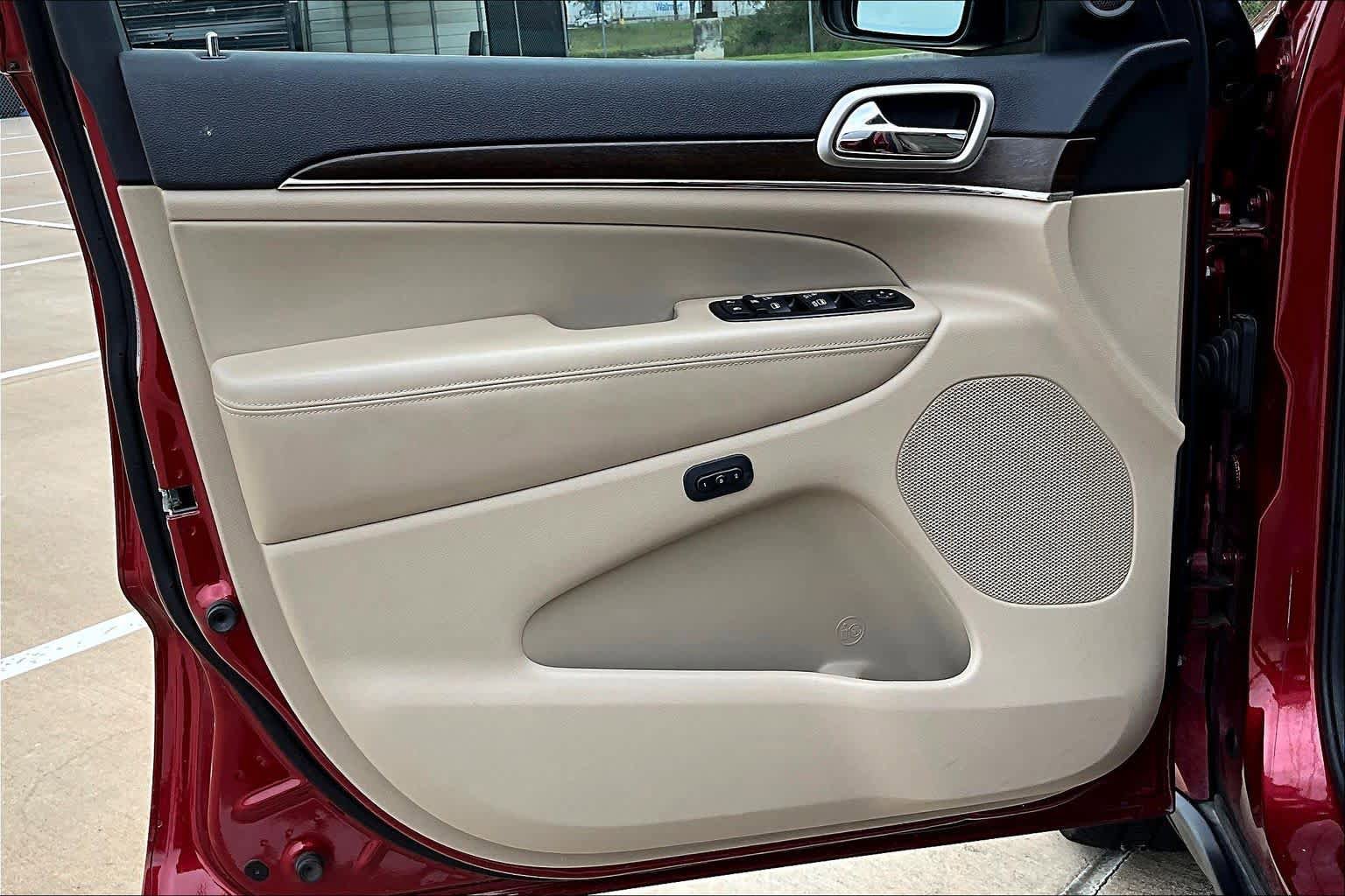 Used 2015 Jeep Grand Cherokee Limited w/ Luxury Group II image 21