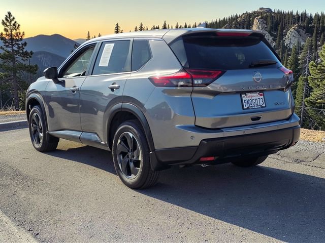 Used 2024 Nissan Rogue SV image 5