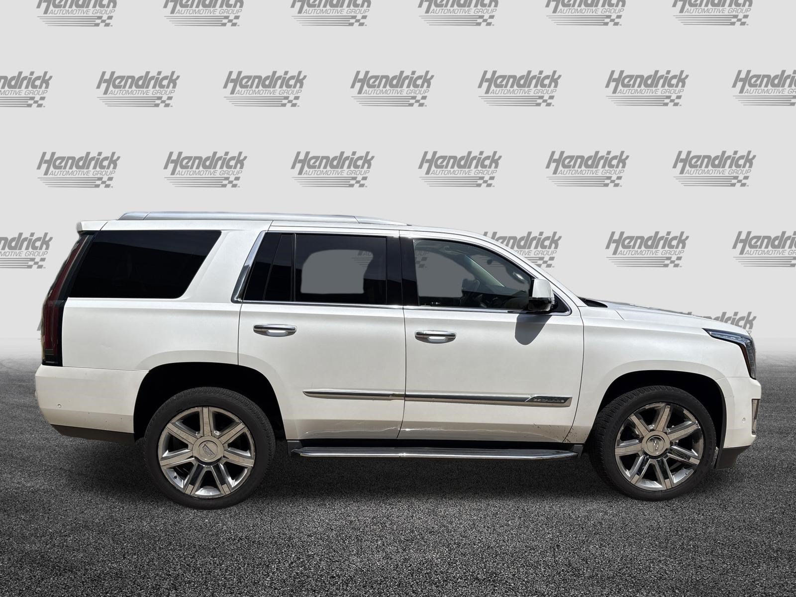 Used 2017 Cadillac Escalade Luxury AWD/4WD image 11