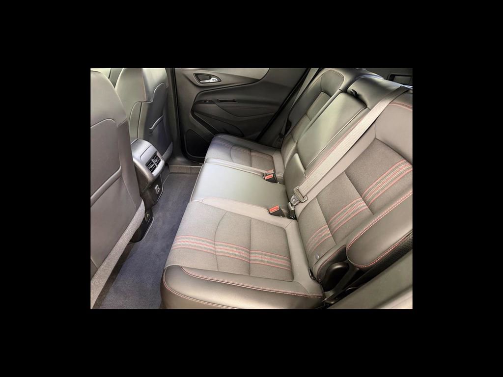 Used 2022 Chevrolet Equinox RS w/ Infotainment Package image 17