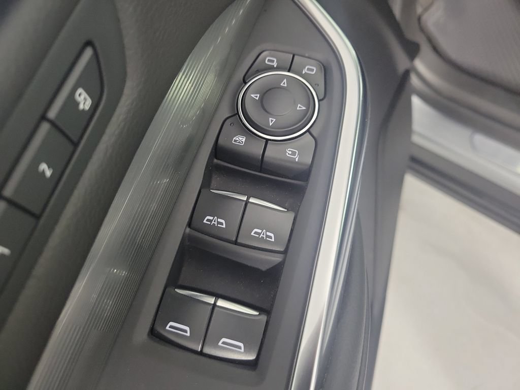 Used 2025 Cadillac XT4 Premium Luxury FWD image 19