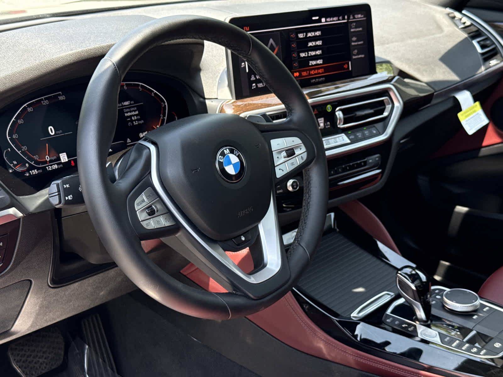 Used 2025 BMW X4 xDrive30i AWD/4WD image 2