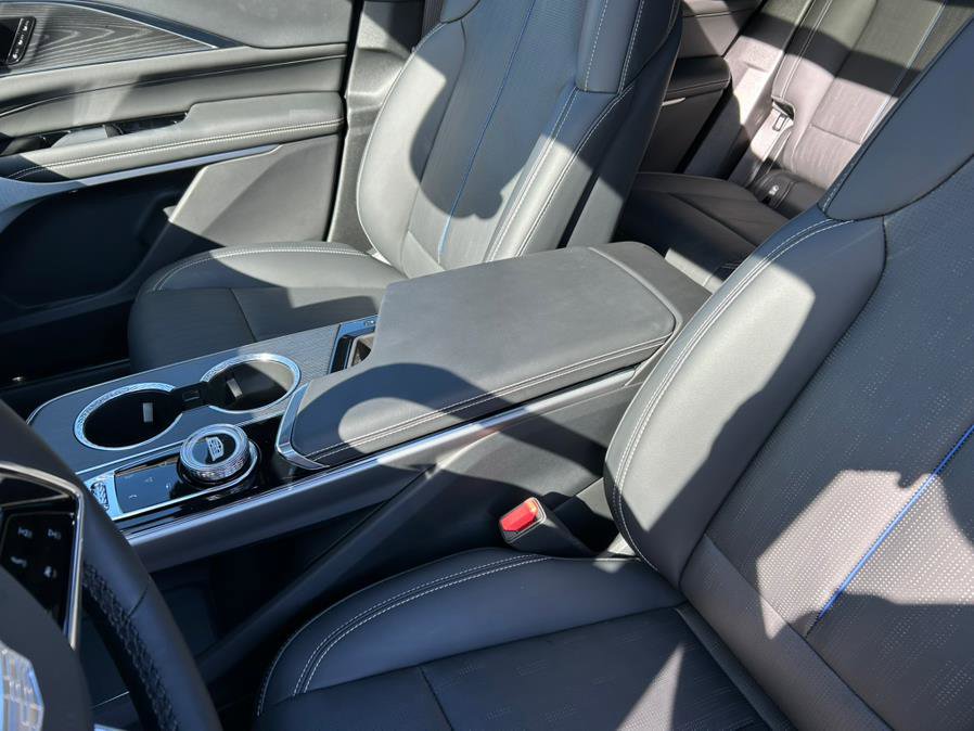 Used 2024 Cadillac Lyriq Luxury w/ LPO, Floor Liner Package image 20