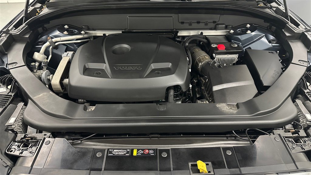 Used 2020 Volvo XC60 T6 Momentum image 11