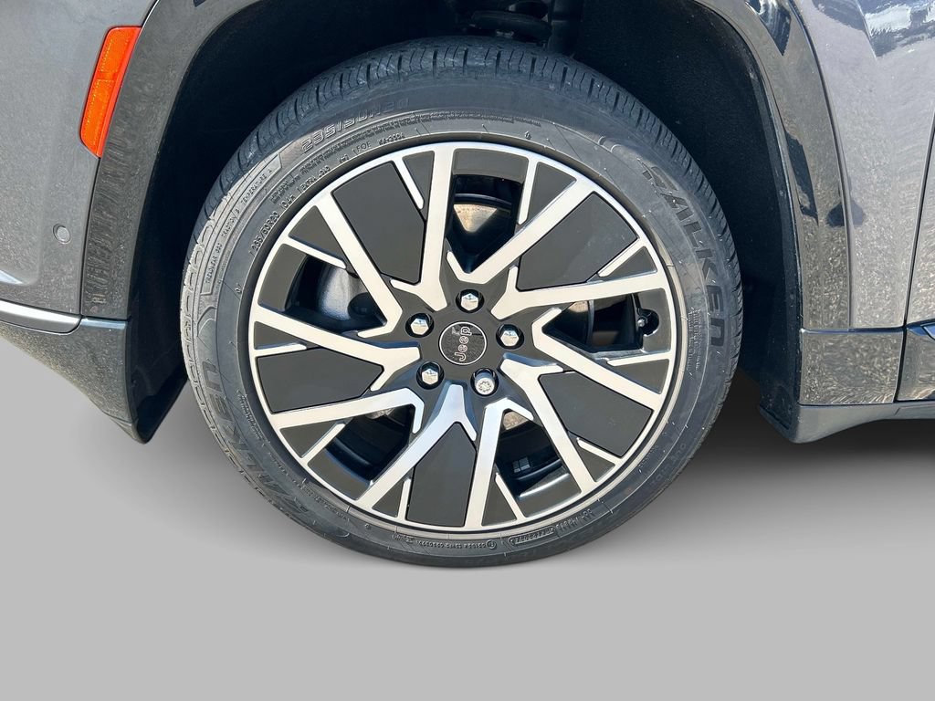 Used 2025 Jeep Wagoneer S Limited AWD/4WD image 9