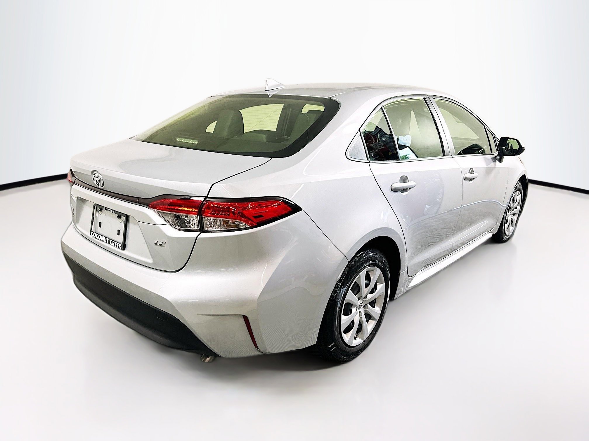 Used 2023 Toyota Corolla LE FWD image 3