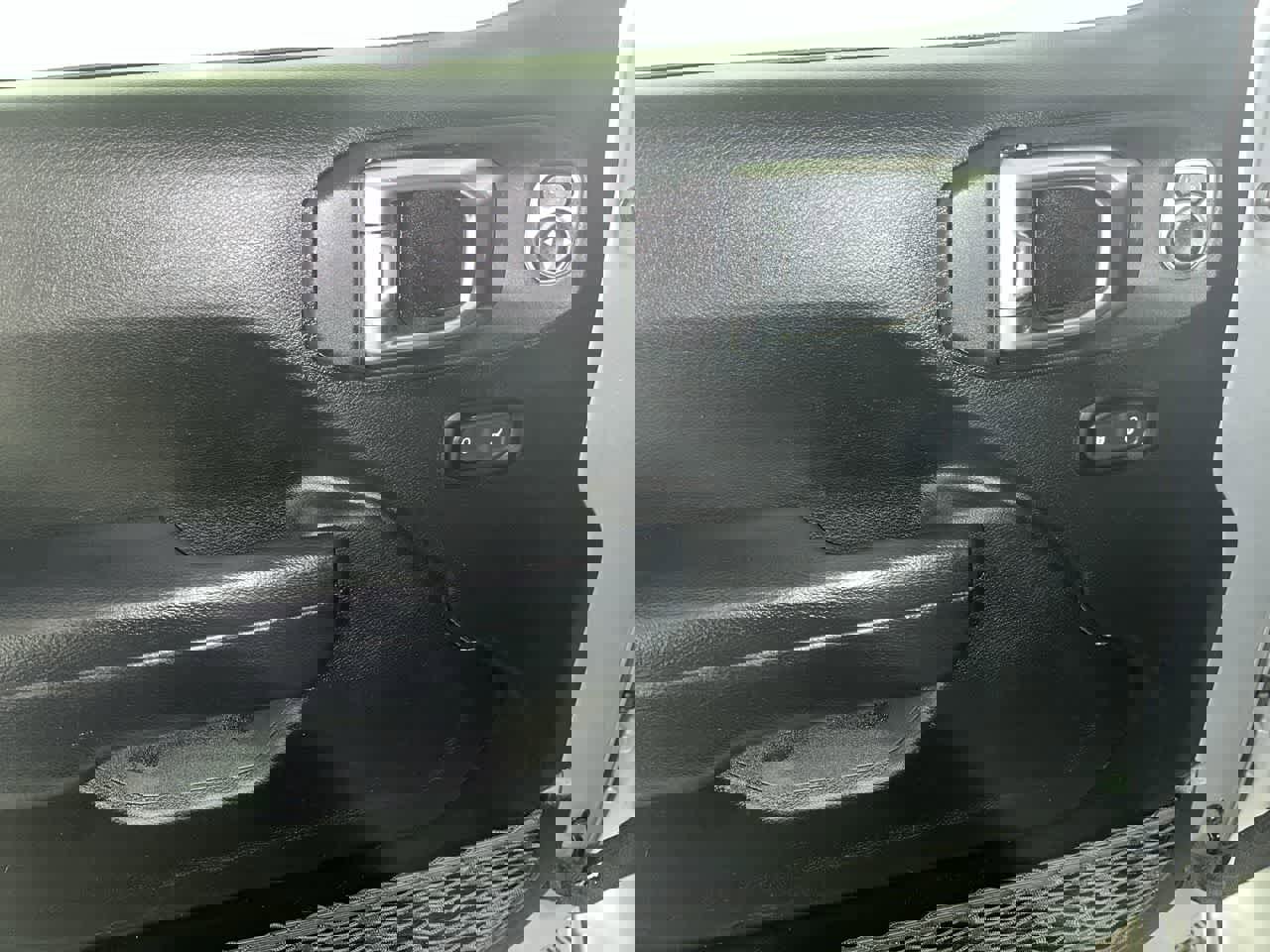 Used 2023 Jeep Gladiator Sport image 12