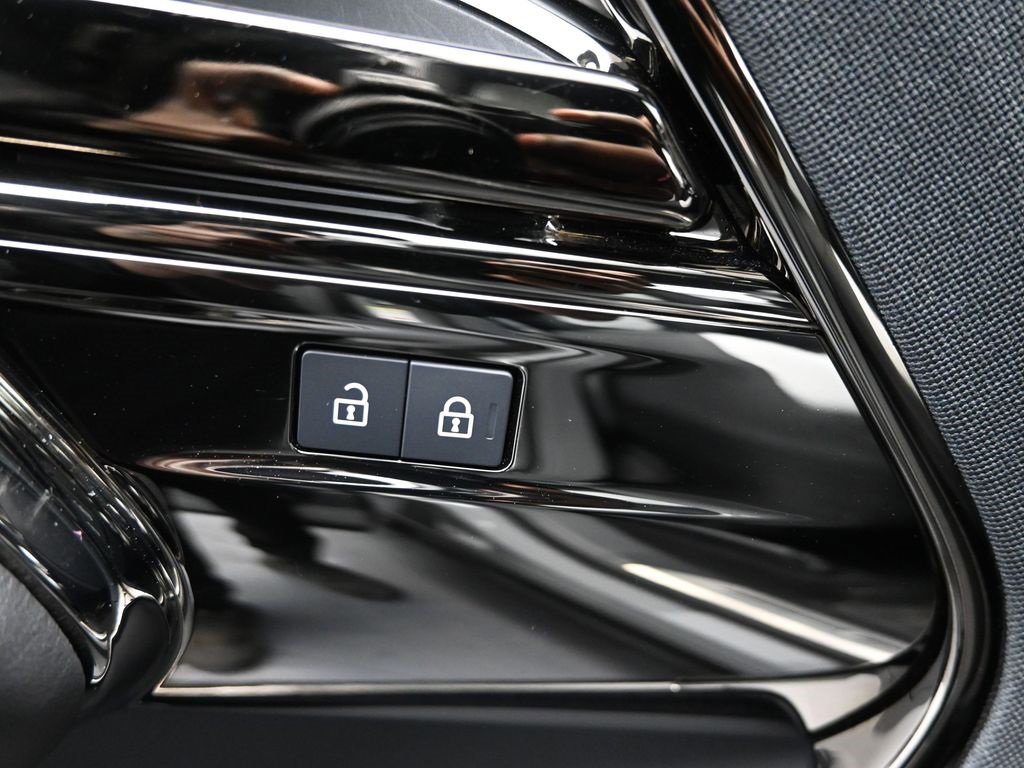 Used 2025 Land Rover Range Rover Sport SV Edition Two image 24