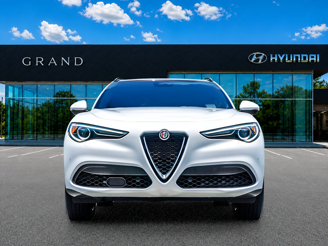 Used 2023 Alfa Romeo Stelvio Ti AWD/4WD image 8