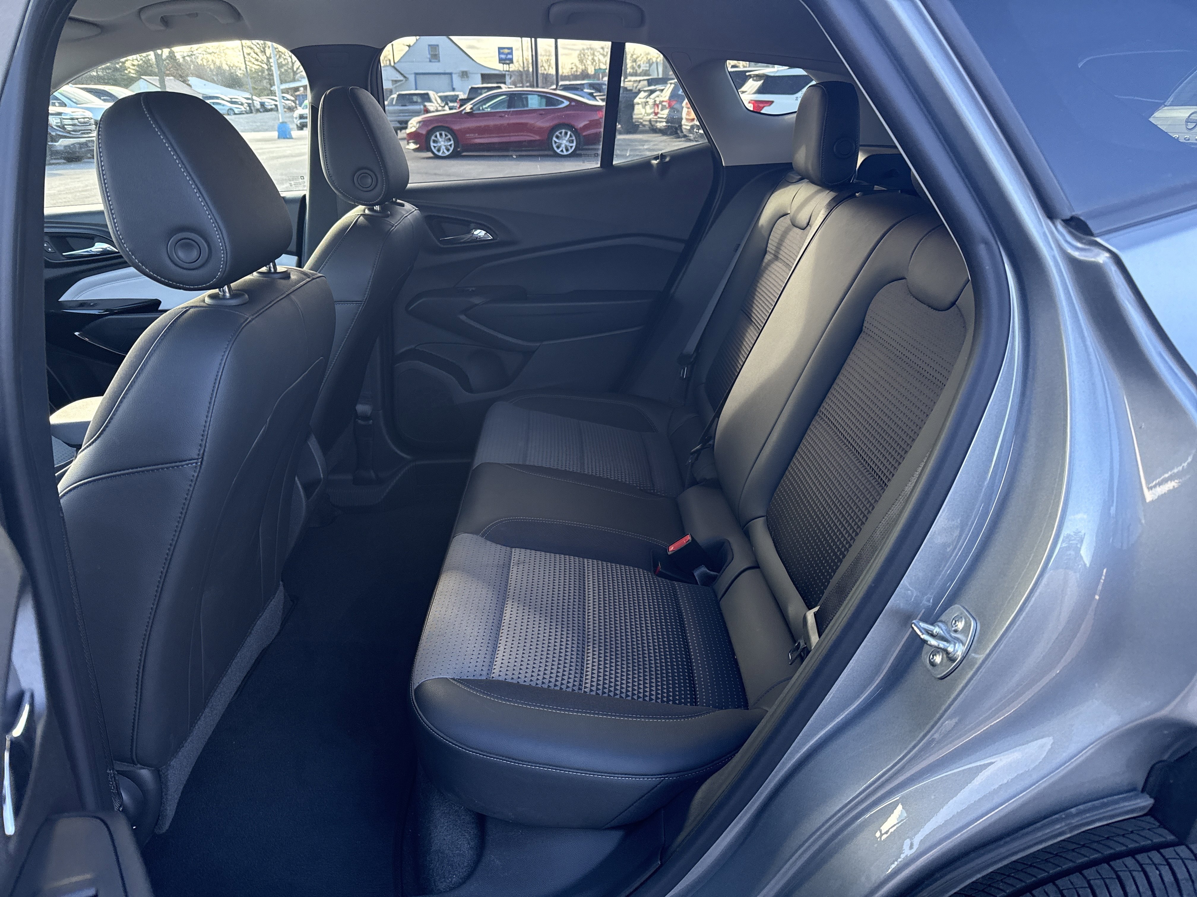 Used 2025 Chevrolet Trax LT w/ LT Convenience Package image 13