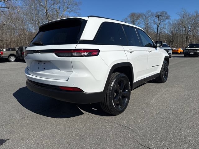 Used 2023 Jeep Grand Cherokee Altitude AWD/4WD image 4