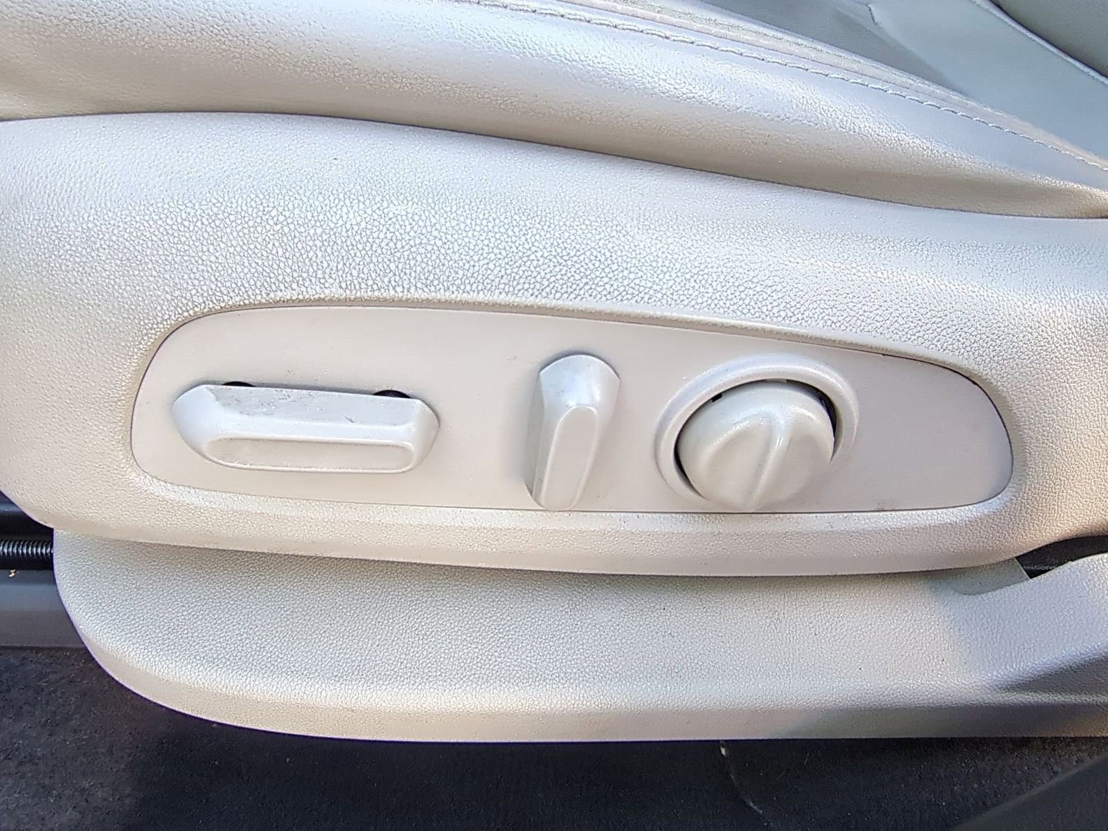 Used 2019 Buick Enclave Essence image 19