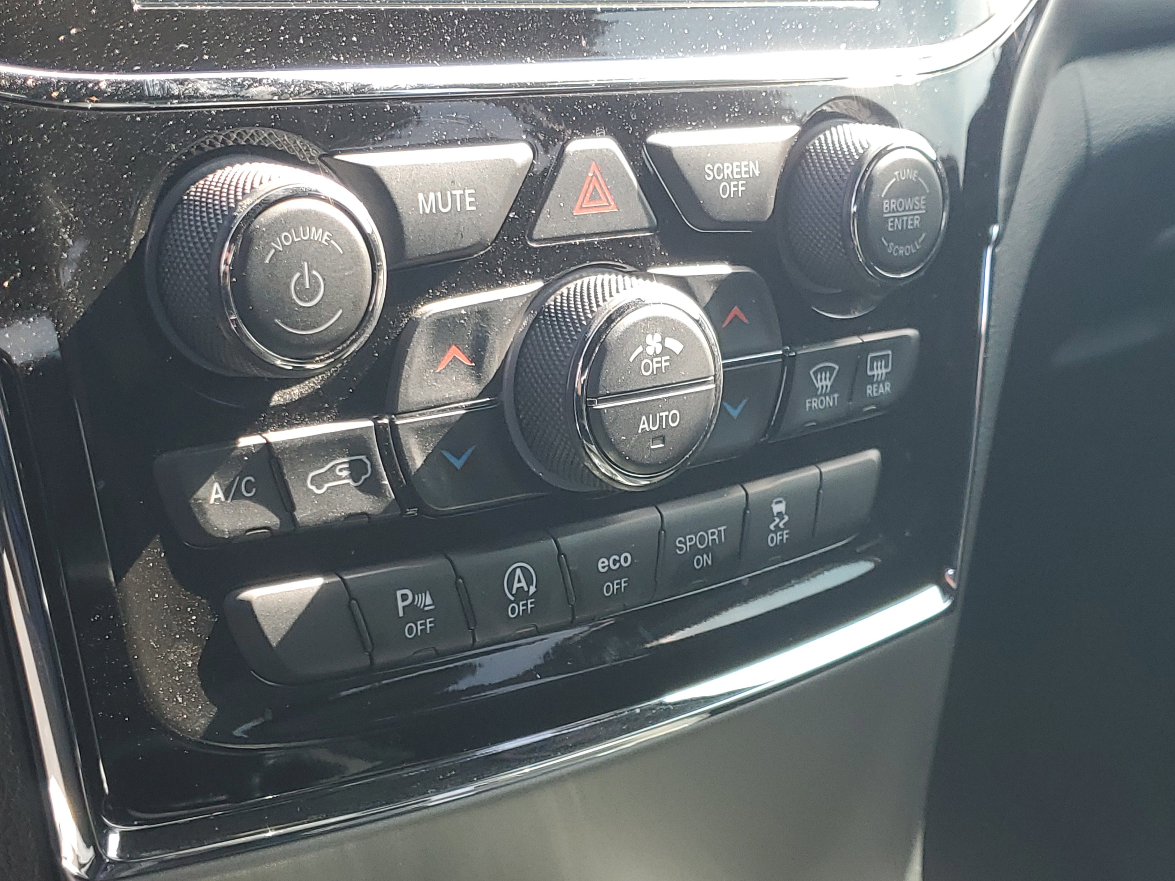 Used 2022 Jeep Grand Cherokee Laredo X image 26