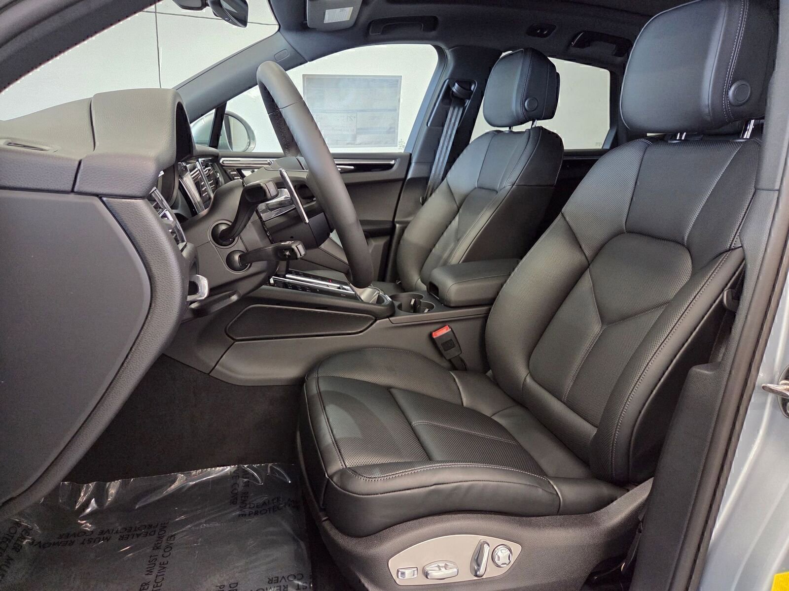 Certified 2026 Porsche Macan image 5