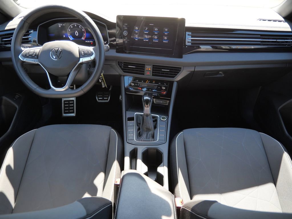 Used 2025 Volkswagen Jetta Sport image 30