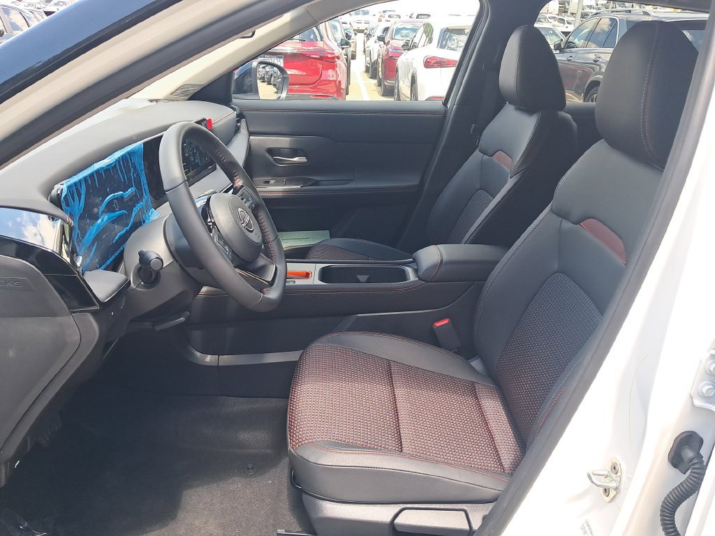 New 2026 Nissan Kicks SR AWD/4WD image 10