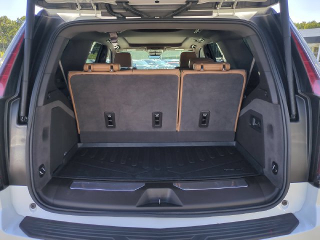Used 2021 Cadillac Escalade Premium Luxury w/ Performance Package AWD/4WD image 34