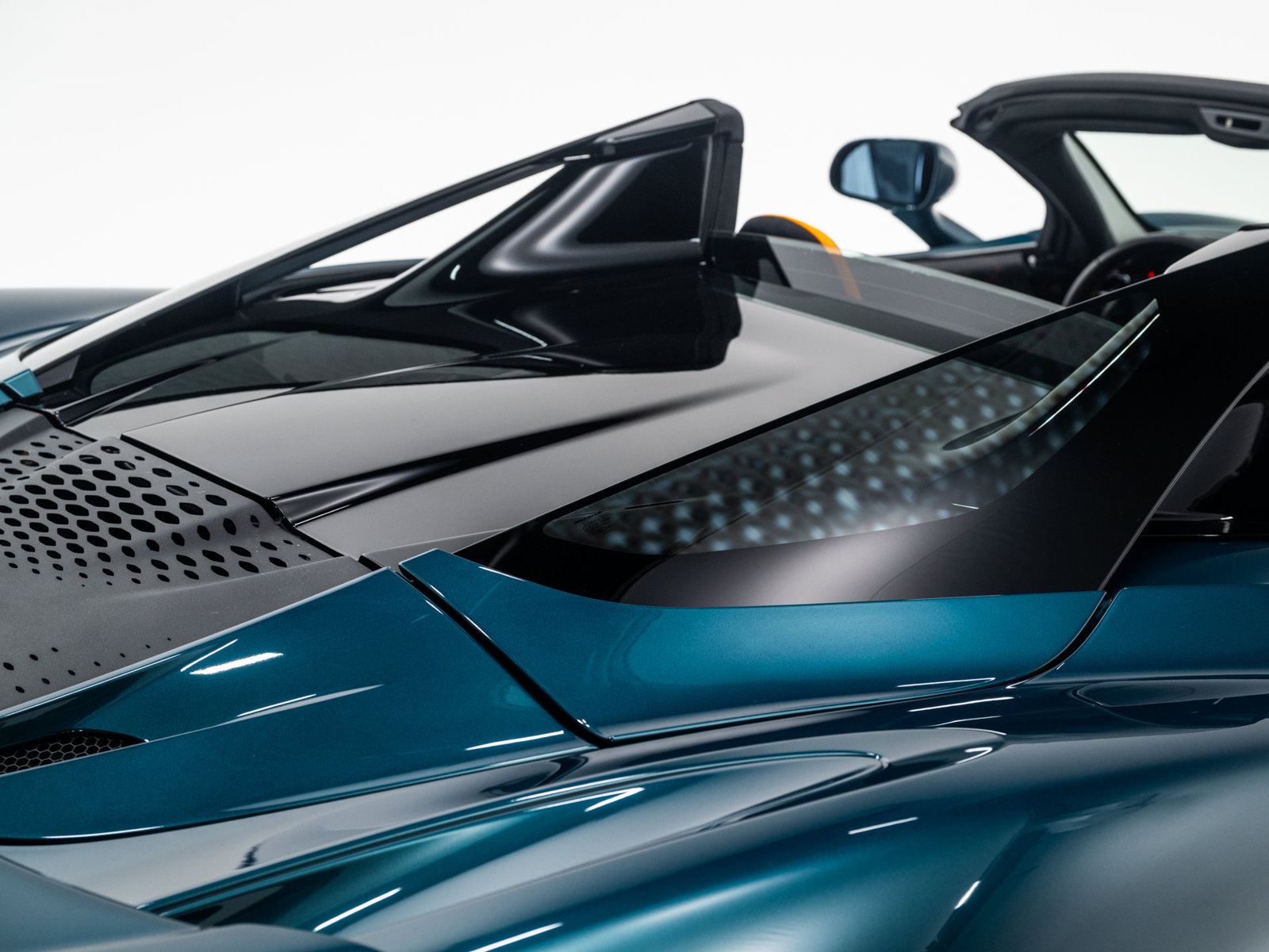Used 2024 McLaren 750S Spider RWD image 18