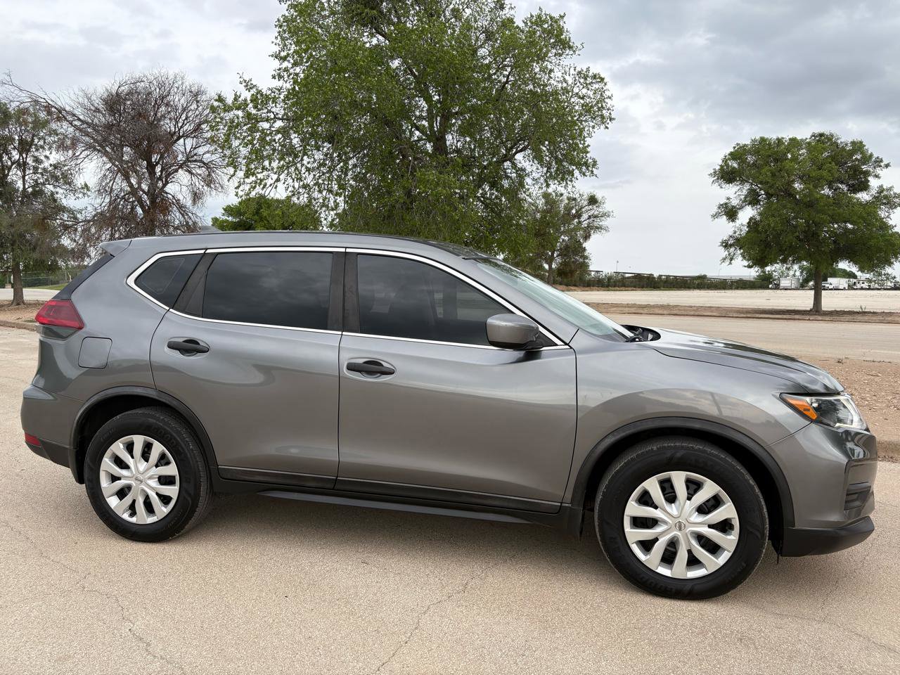 Used 2018 Nissan Rogue S FWD image 60