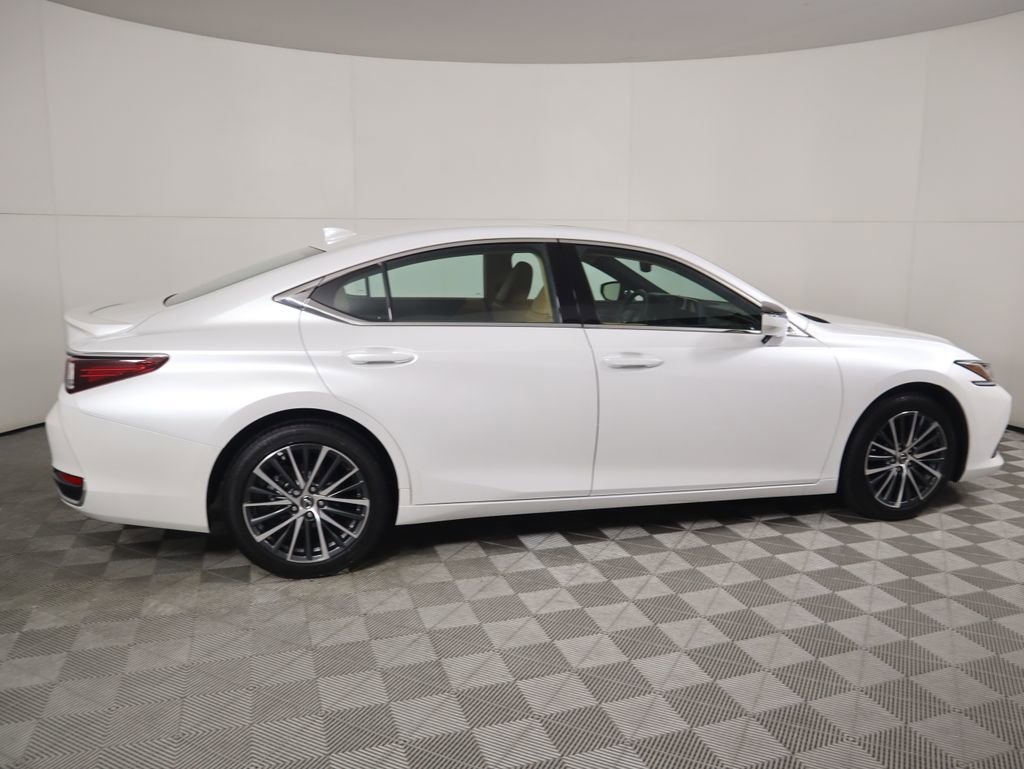 Certified 2025 Lexus ES 300h w/ Premium Package image 4