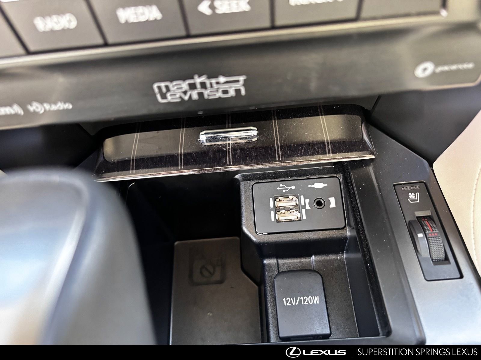 Used 2023 Lexus GX 460 Premium w/ Accessory Package image 12