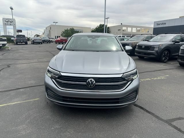 Used 2024 Volkswagen Jetta SE FWD image 4