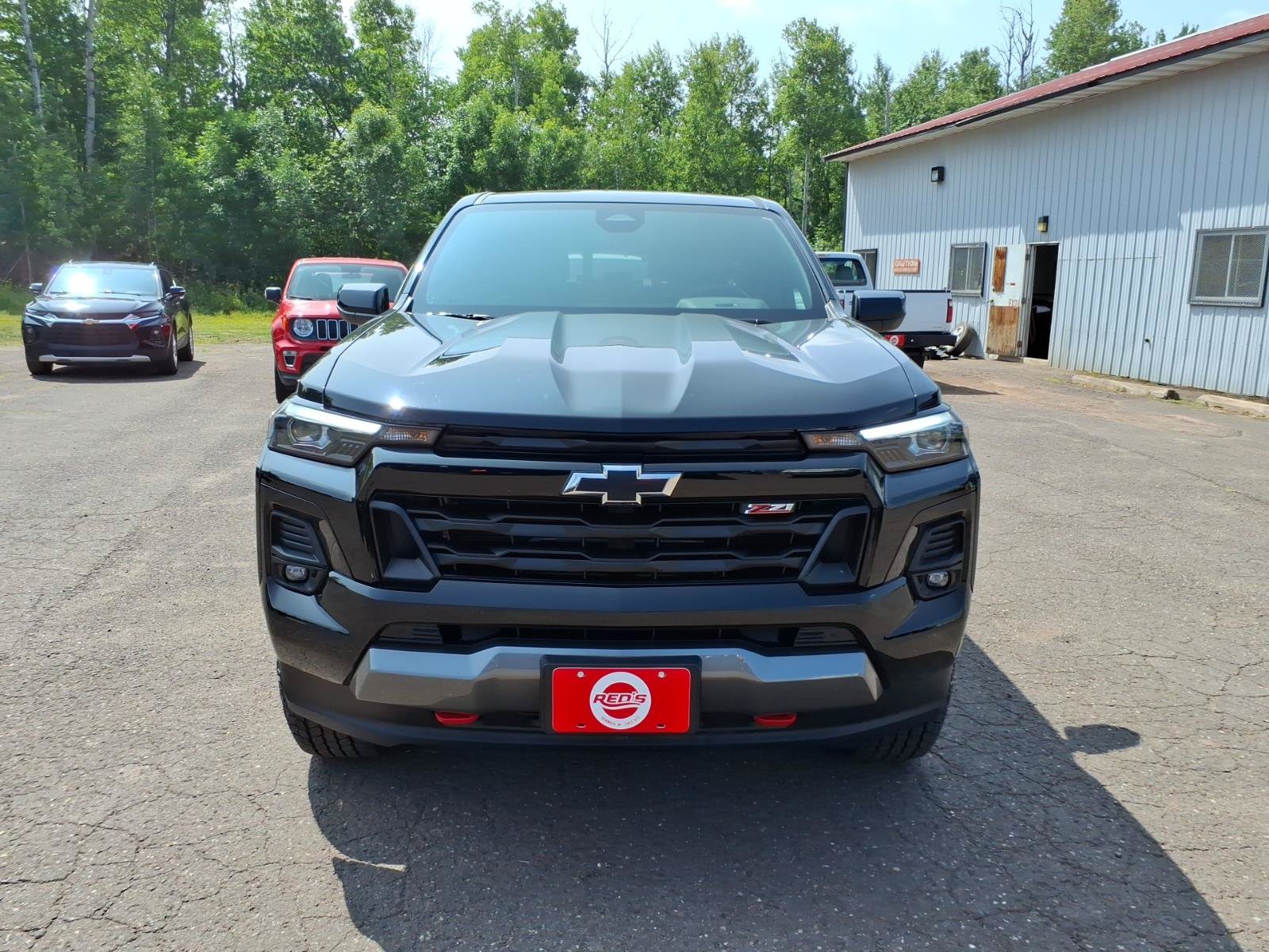 Used 2024 Chevrolet Colorado Z71 w/ Z71 Convenience Package 2 AWD/4WD image 9