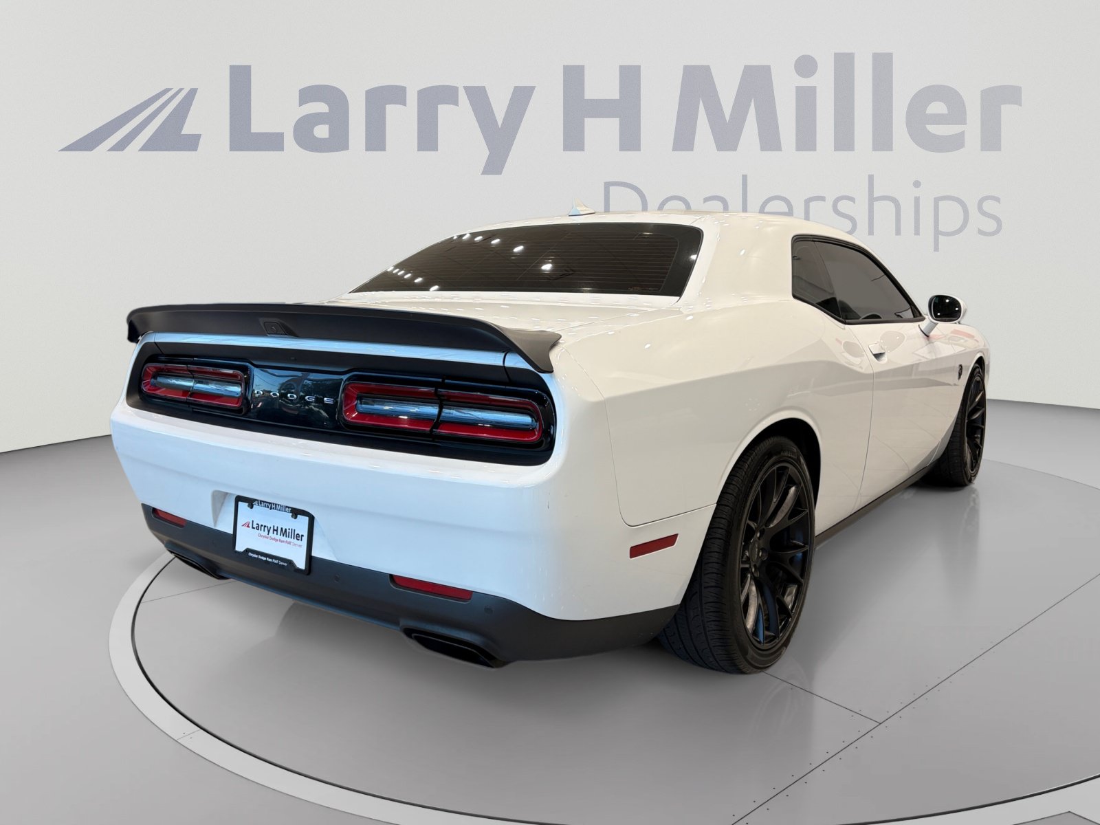 Used 2019 Dodge Challenger SRT Hellcat w/ Plus Package RWD image 5
