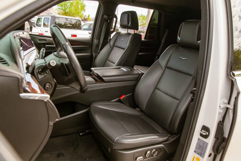 Used 2021 Cadillac Escalade Luxury AWD/4WD image 14