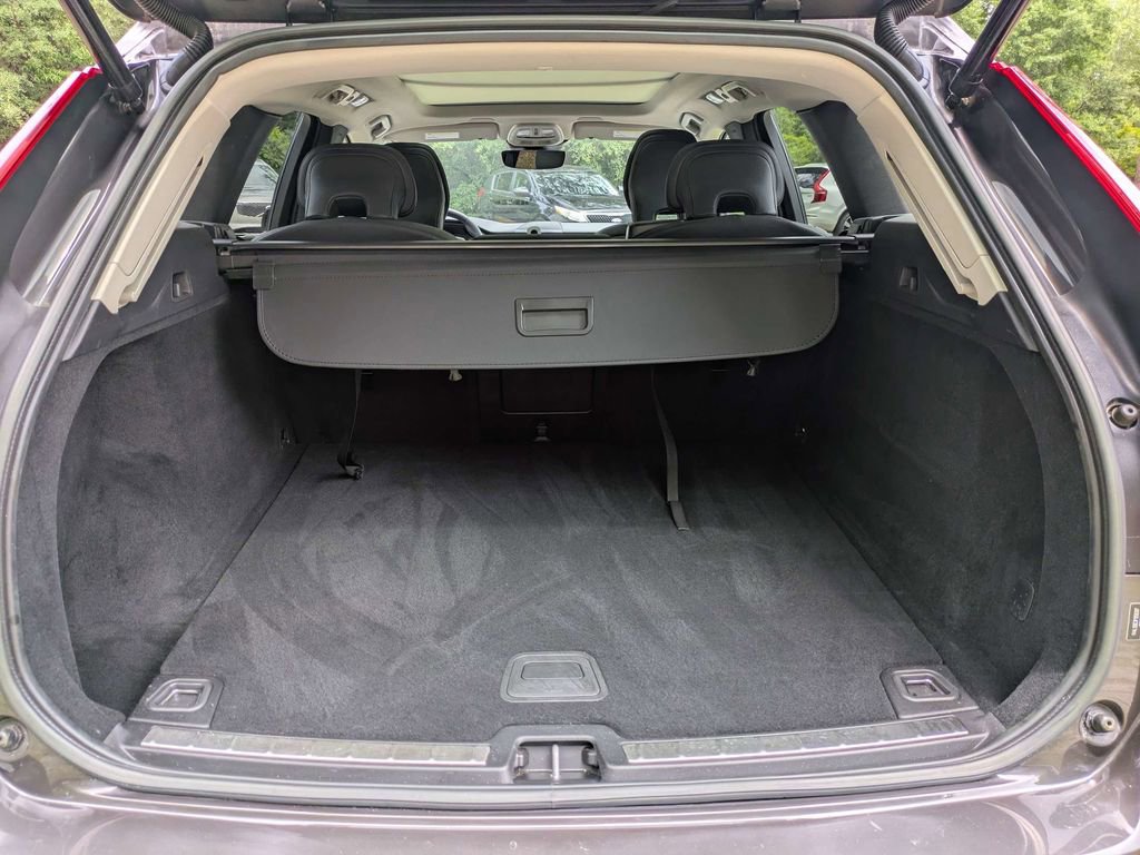 Certified 2023 Volvo XC60 B5 Plus FWD image 12