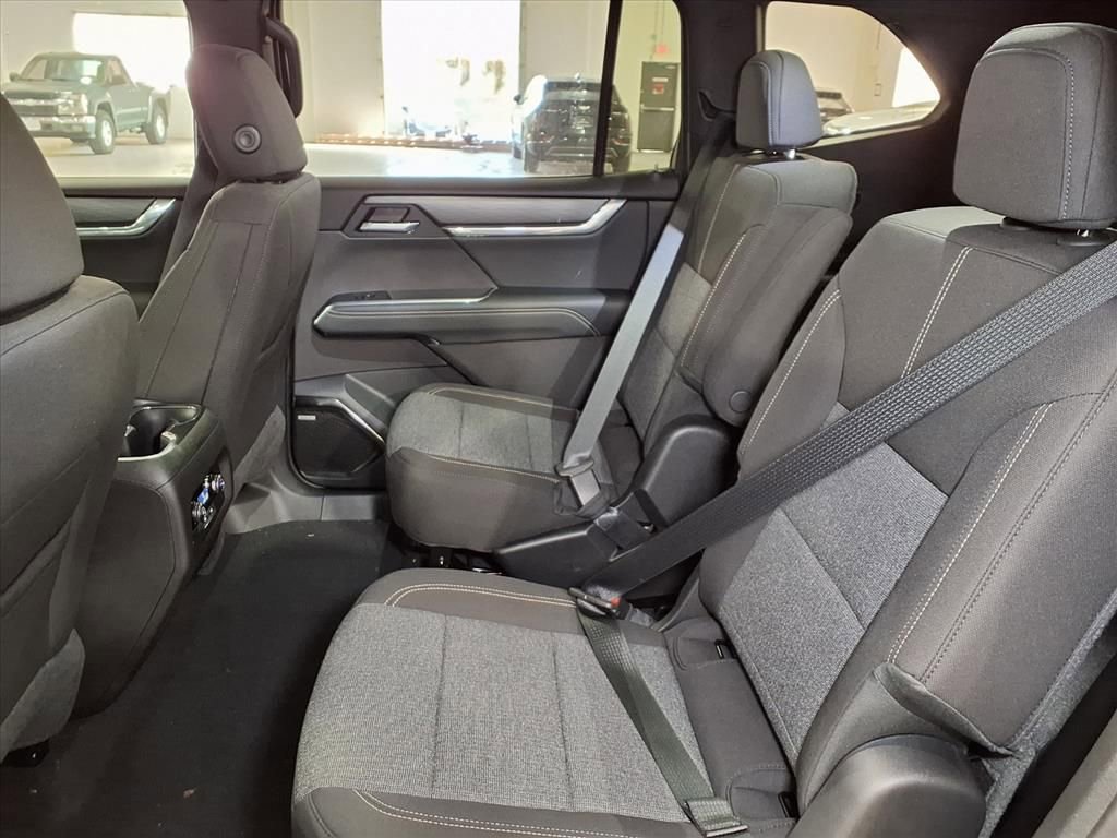 Used 2026 GMC Acadia Elevation image 13