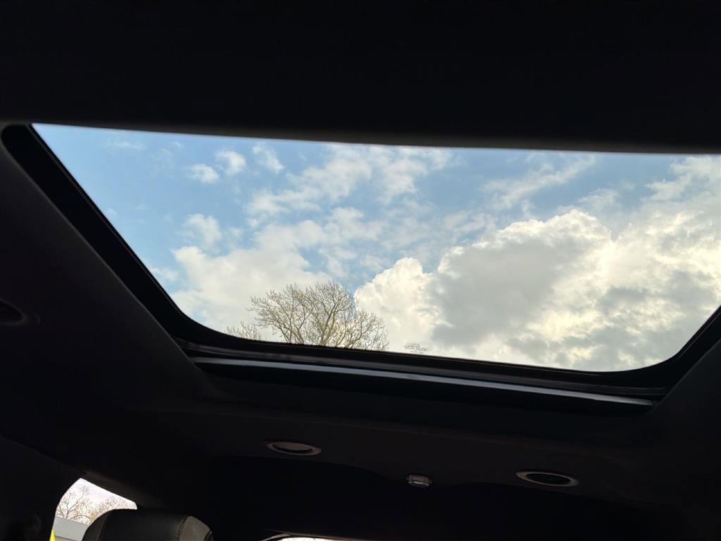 Used 2017 Ford Explorer XLT w/ XLT Appearance Package image 27