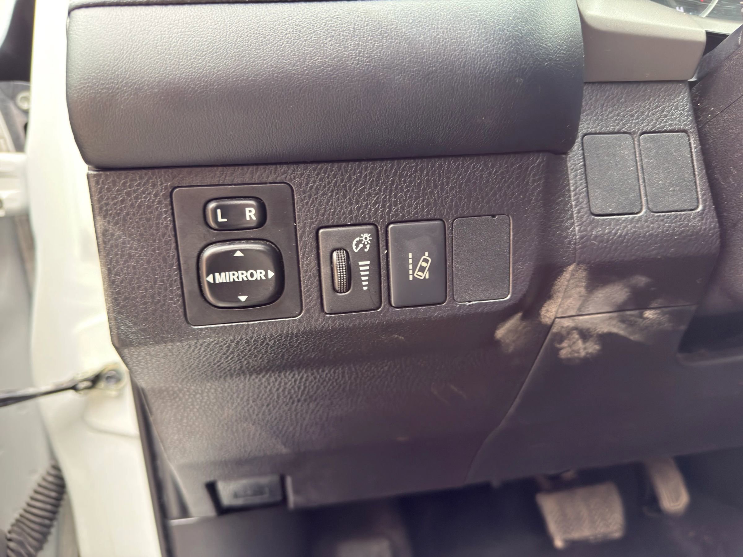 Used 2018 Toyota RAV4 XLE FWD image 22