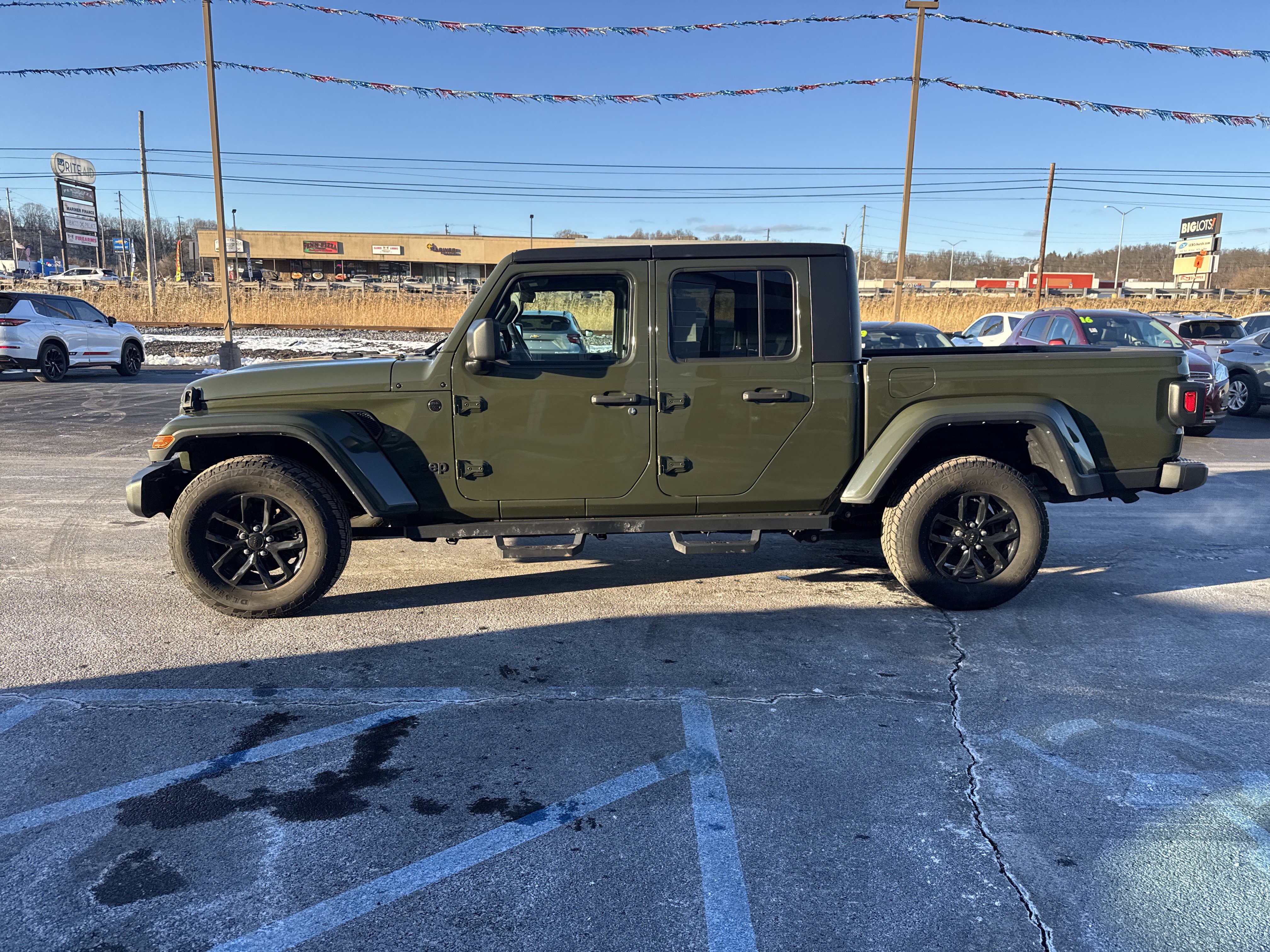 Used 2021 Jeep Gladiator Sport image 7