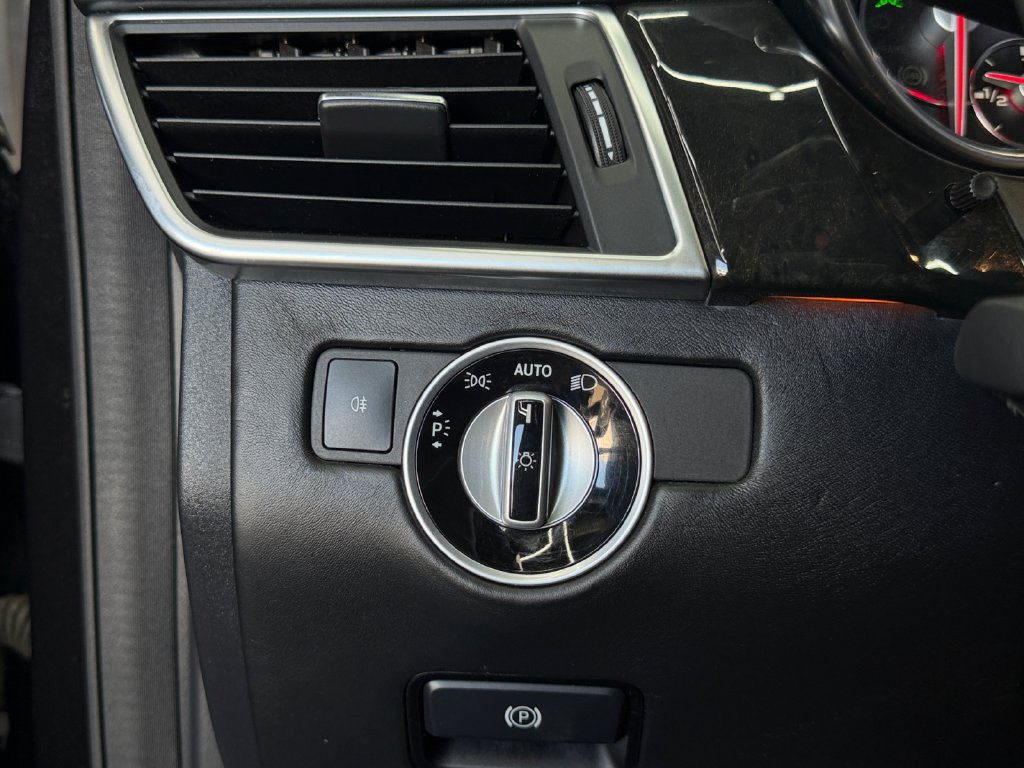 Used 2013 Mercedes-Benz ML 63 AMG 4MATIC image 17