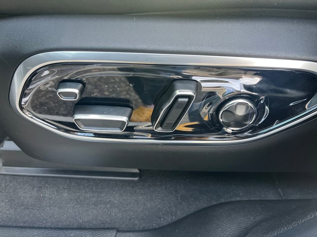 New 2025 Jeep Grand Cherokee L Overland w/ Luxury Tech Group IV image 21