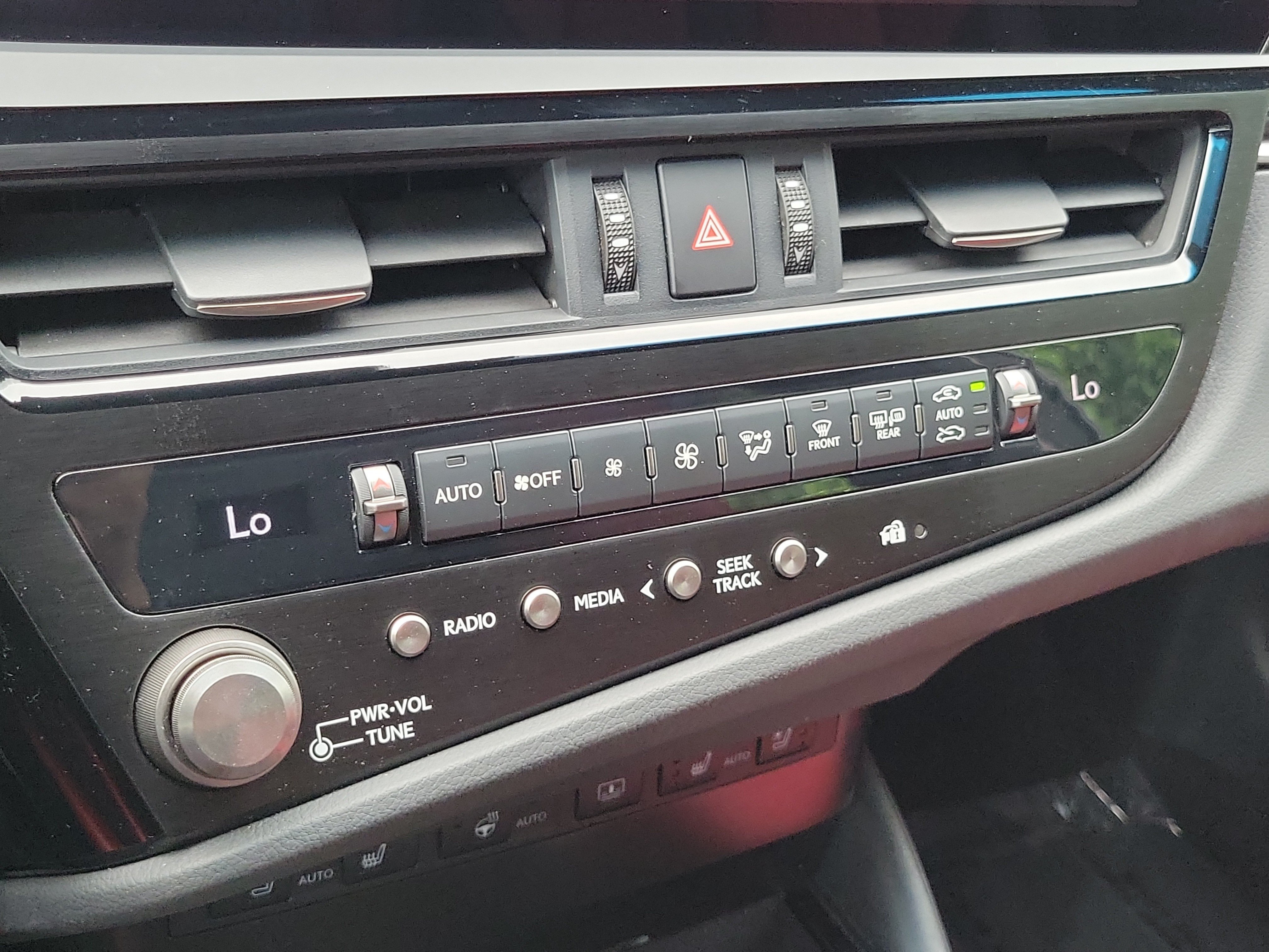 Certified 2024 Lexus ES 350 F Sport w/ Accessory Package (Z2) FWD image 29