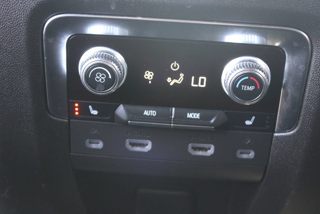 Used 2023 GMC Yukon Denali Ultimate w/ LPO, Floor Liner Package AWD/4WD image 30