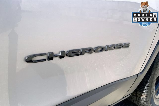 Used 2018 Jeep Cherokee Latitude w/ Altitude Package FWD image 8