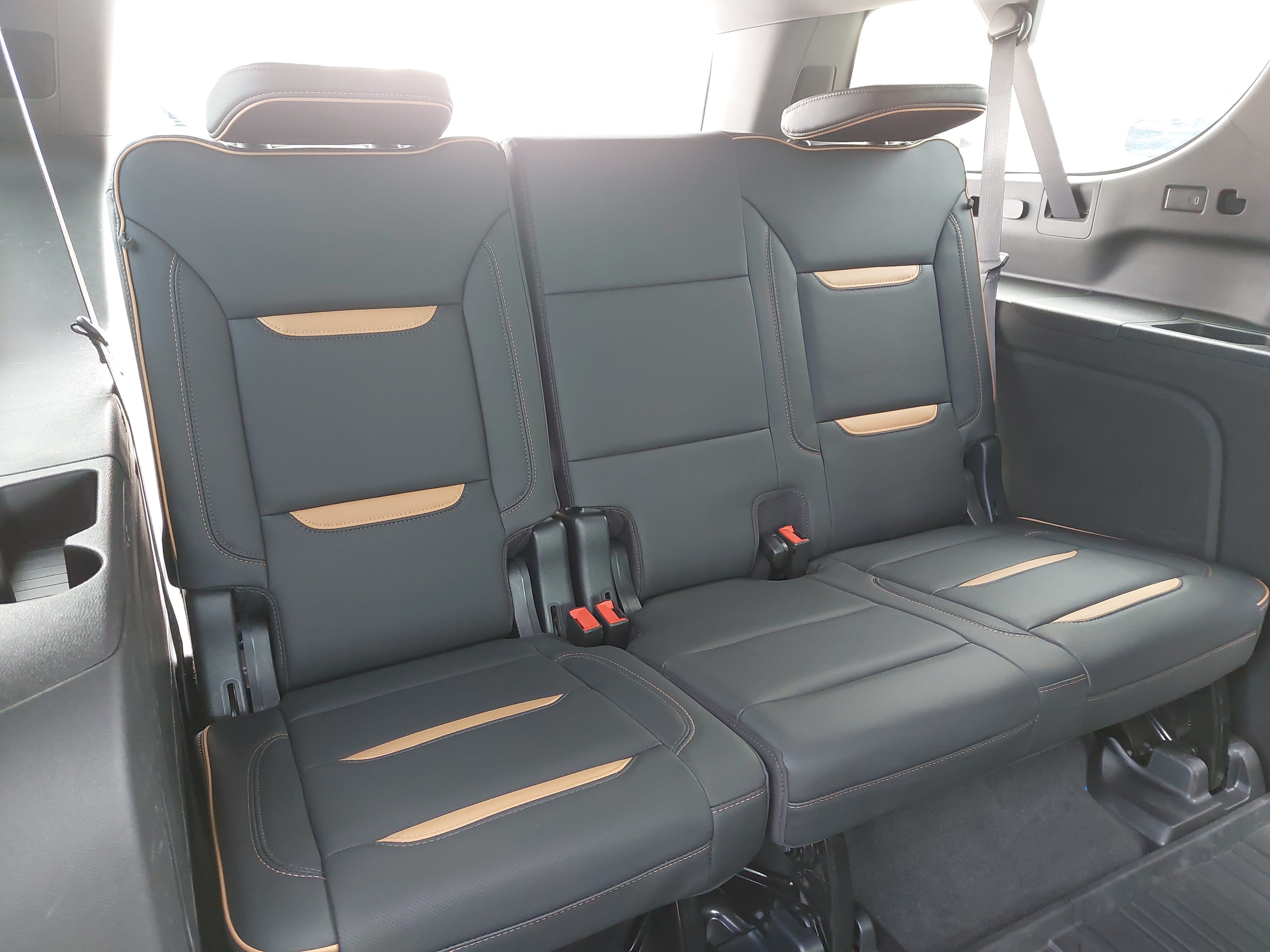 Used 2022 GMC Yukon XL AT4 AWD/4WD image 13