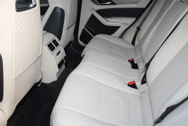 Used 2023 Jaguar F-PACE SVR image 5