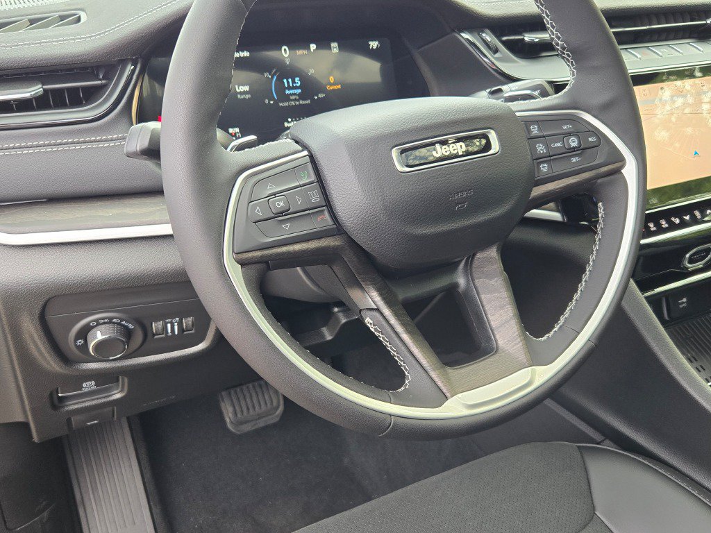 New 2027 Jeep Grand Cherokee Altitude AWD/4WD image 31