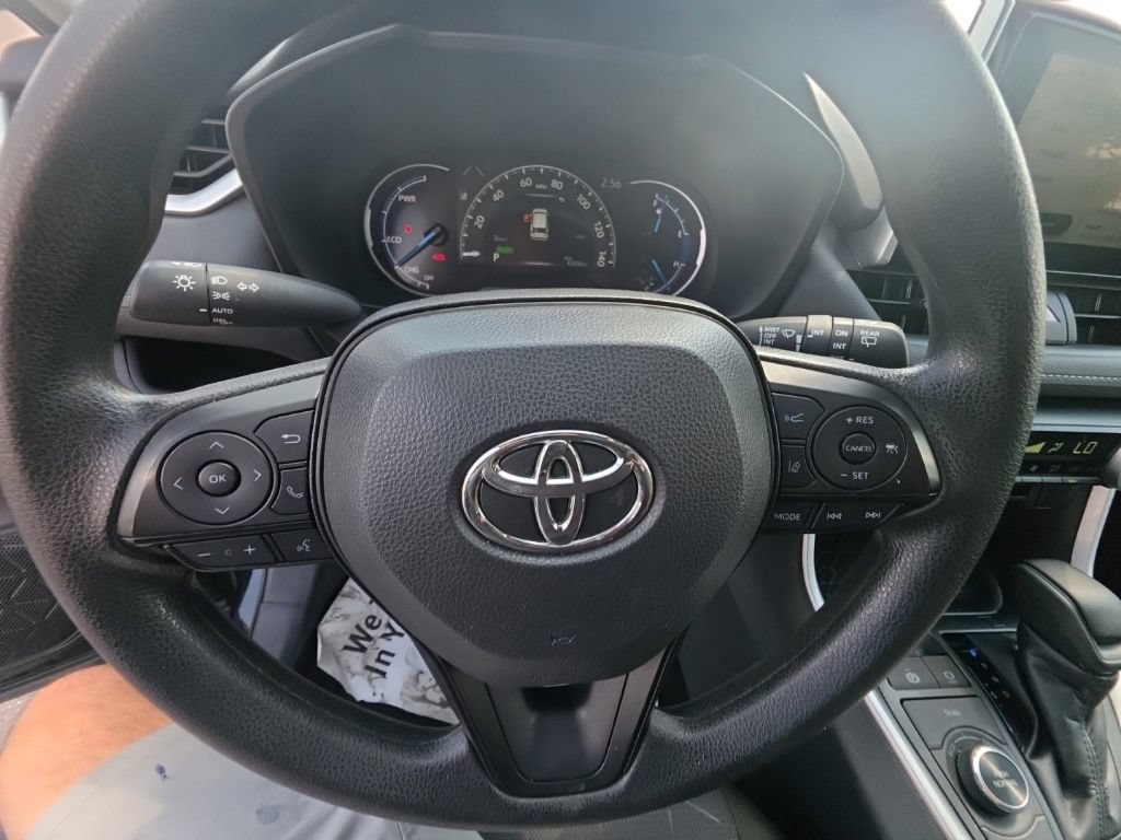 Used 2025 Toyota RAV4 XLE AWD/4WD image 16