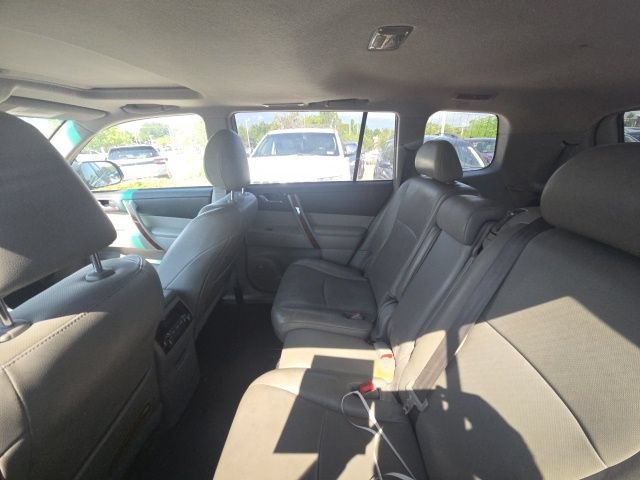 Used 2012 Toyota Highlander Limited w/ Protection Pkg AWD/4WD image 7