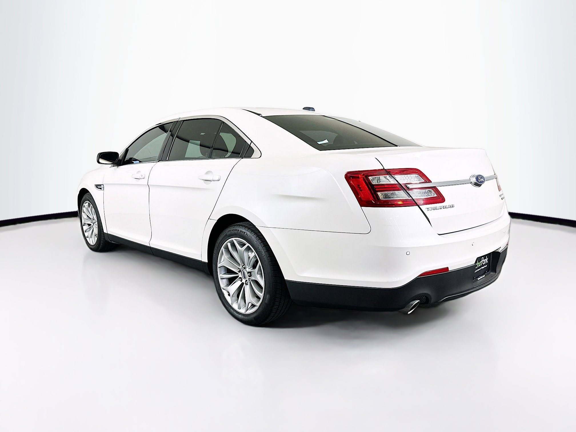 Used 2018 Ford Taurus Limited image 5